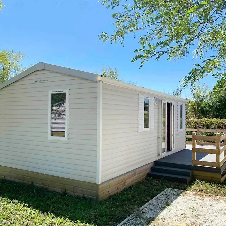 Parc St Vincent مكان تخييم *